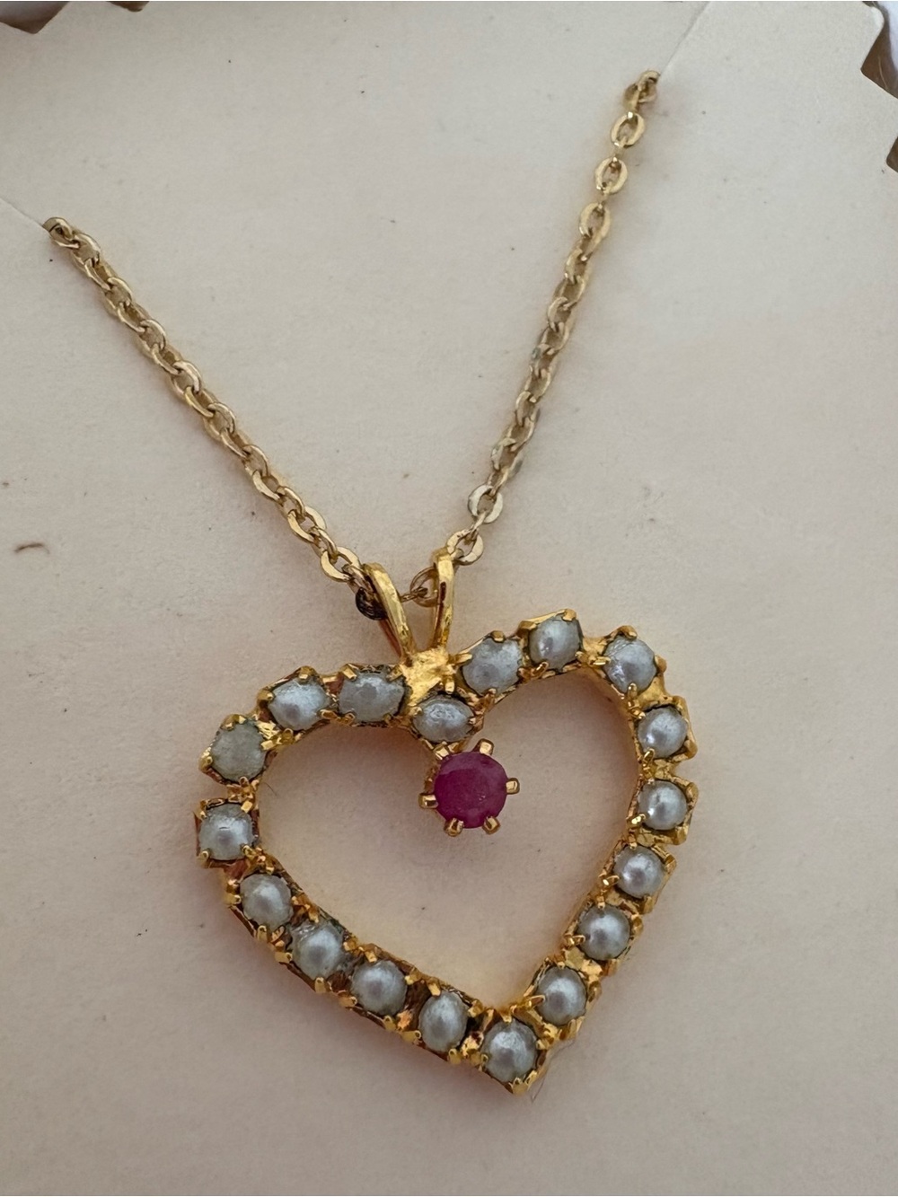 Vintage heart shape heart rhinestone pendant necklace gold tone 1970s